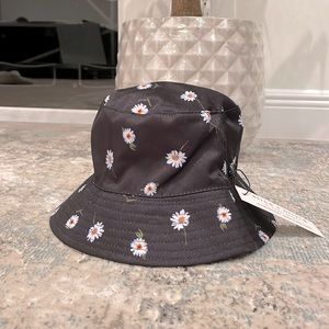 Reversible Bucket Hat - Daisies & White